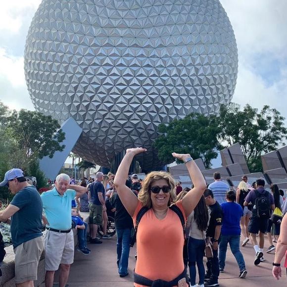 Meet your Posher, Fernanda - Picture 1 of 1